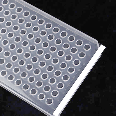 Hoge Ontvankelijke PCR niet Permeabele Film 96 goed de Filmpcr van Microplate Transparante Verzegelende Plaat Verzegelende Film