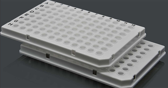 Witte PCR-verbruiksartikelen 0,1 ml PCR-plaat met 96 wells en halve randen
