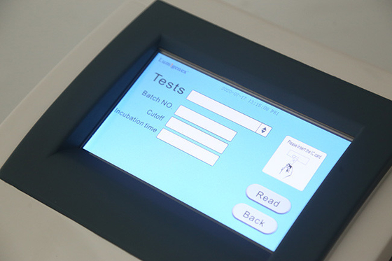 CE AC100V Fluorescent Immunoassay Analyzer Volledig geautomatiseerd